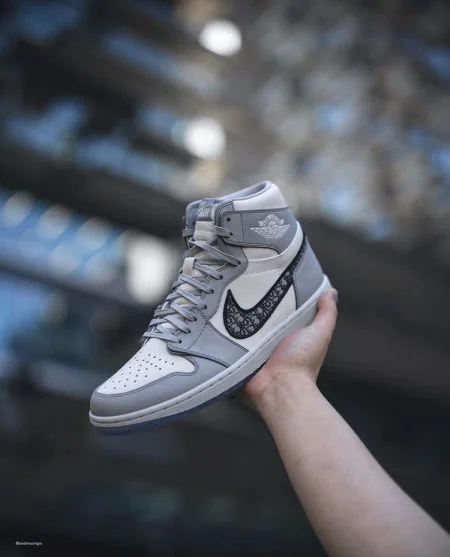 Air Jordan 1 Retro High Dior Shoes