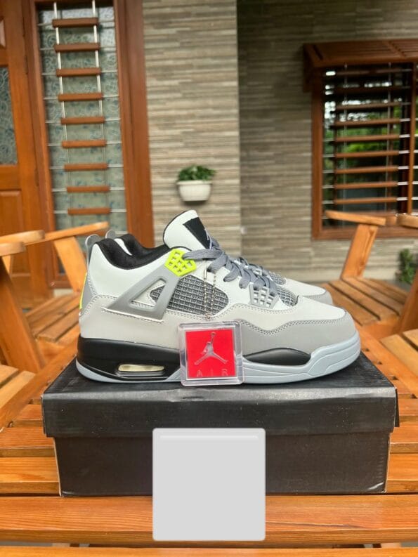 Air Jordan 4 Retro – Men’s Sneakers