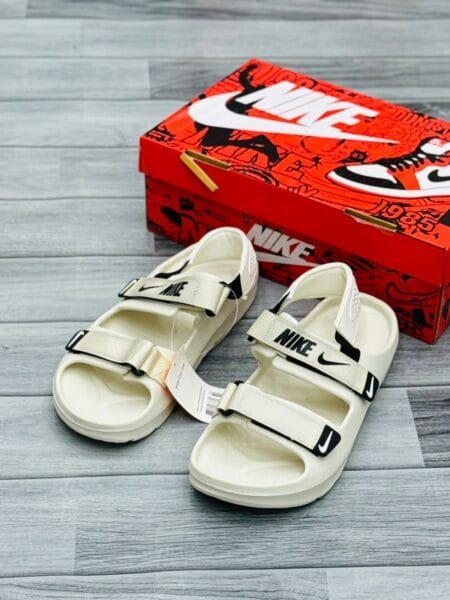 Nike Benassi Slides