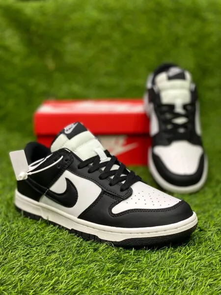Nike SB Dunk Low Panda