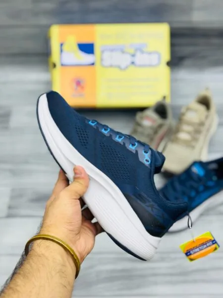 SKECHERS MAX CUSHIONING PROPULSION