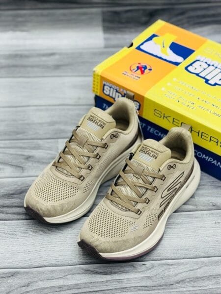 SKECHERS MAX CUSHIONING PROPULSION