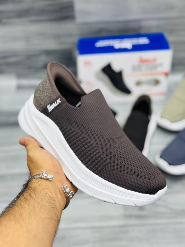 Go further every day with the 1st Walk Distance Walker | brown